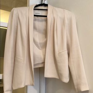 Aritzia - Babaton - cropped white blazer-